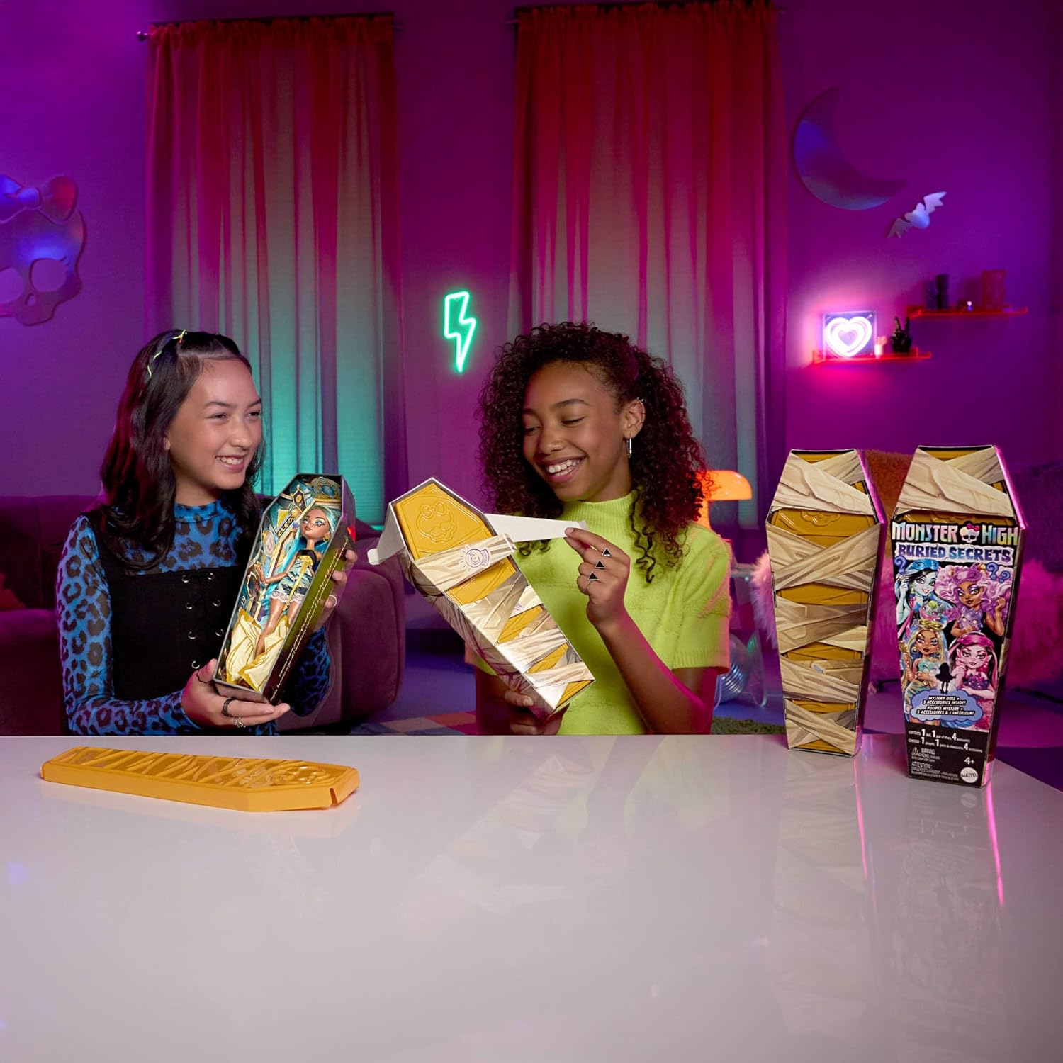 MONSTER HIGH BURIED SECRETS MYSTERY DOLL